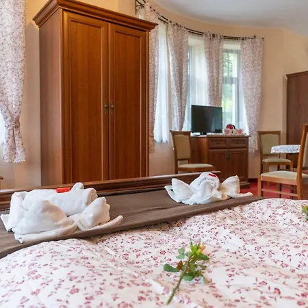 Couette-café Sloneczna Roza Ze Sniadaniami Centrum 3*